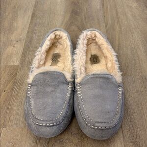 UGG Slippers Women's Light Gray Suede Sheepskin Ansley Moccasins Slip On Size 7